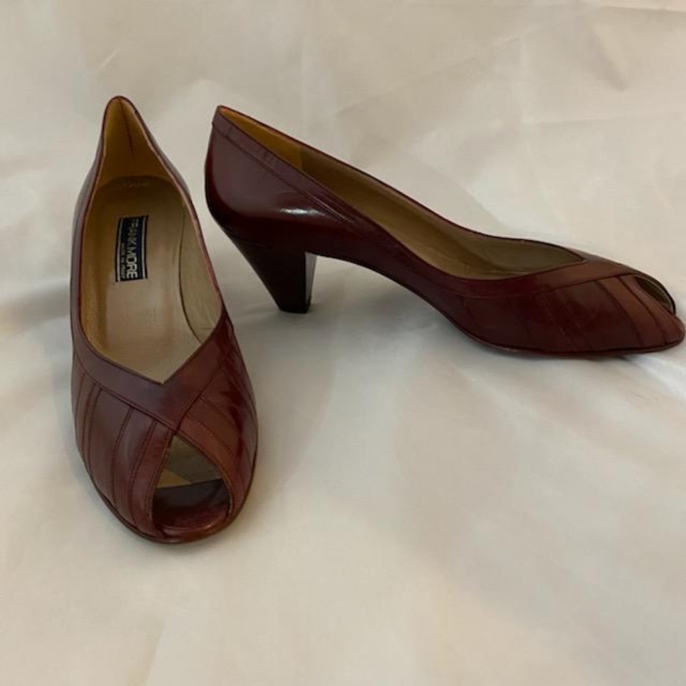 Vintage Frank More Size 8 Burgandy Heels